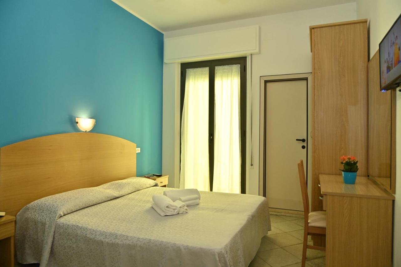 Hotel Italy Misano Adriatico Exterior foto